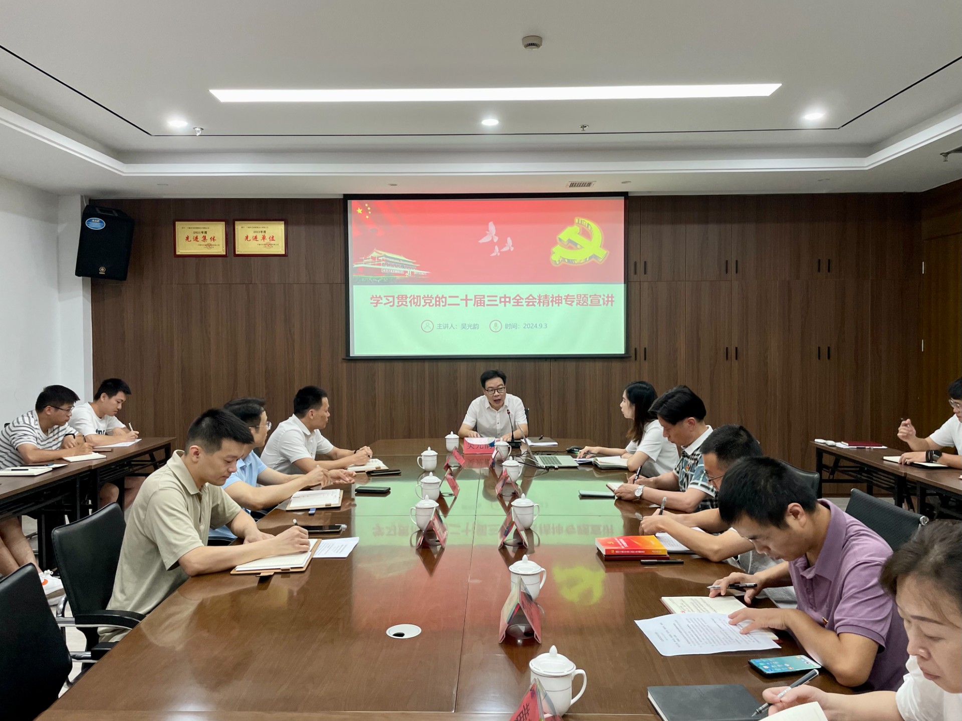 市交投集團領(lǐng)導深入市交投物流集團市交投勘察設計公司開展聯(lián)系點工作，葉嵐清拍攝1.jpg
