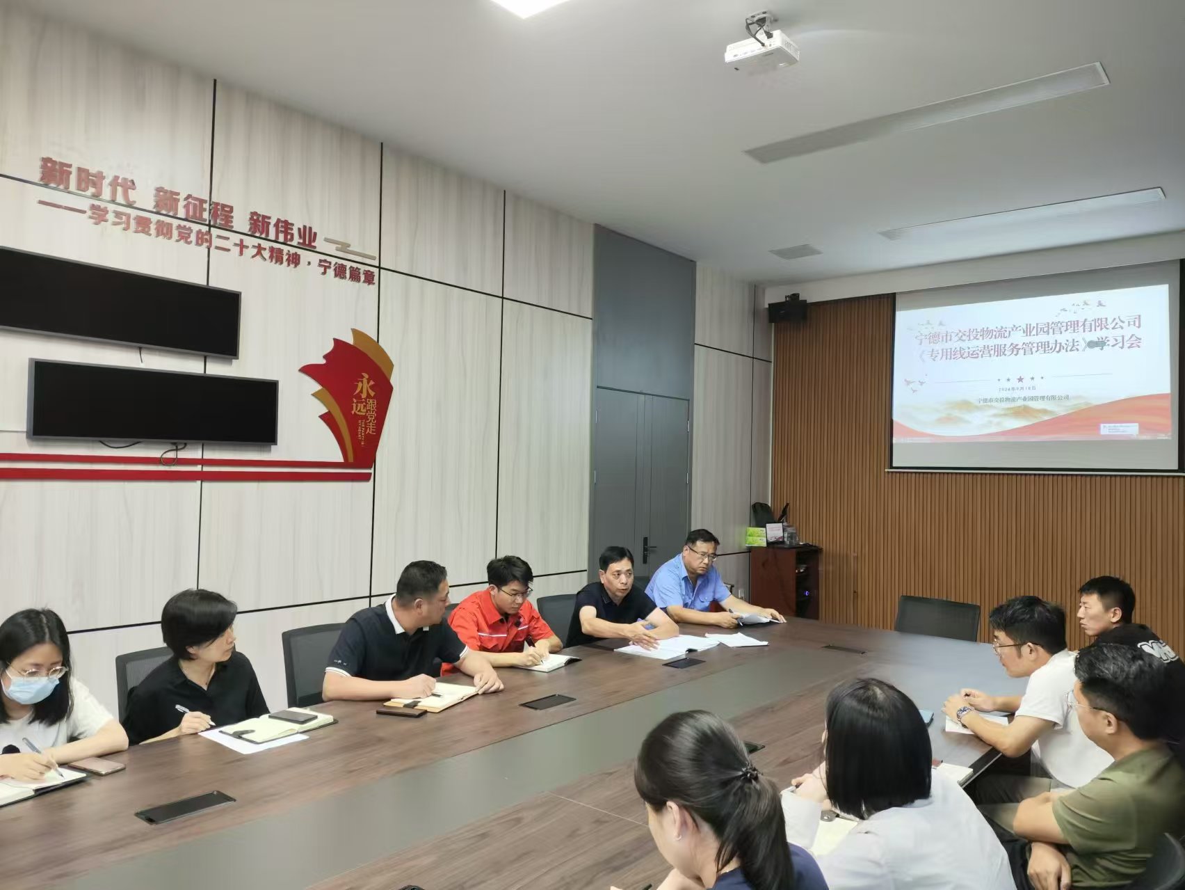 福州鐵路物流中心寧德鐵路物流營業(yè)部領(lǐng)導(dǎo)深入寧德陸港開展愛車宣傳活動(dòng)，張長明拍攝.jpg